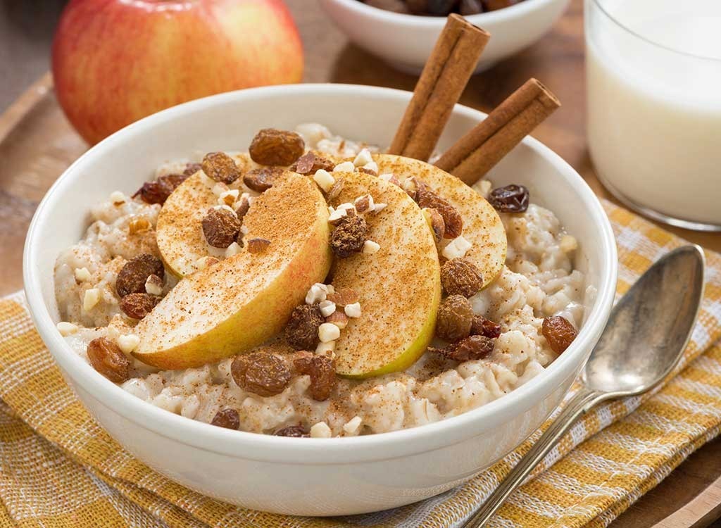 Apple cinnamon oatmeal